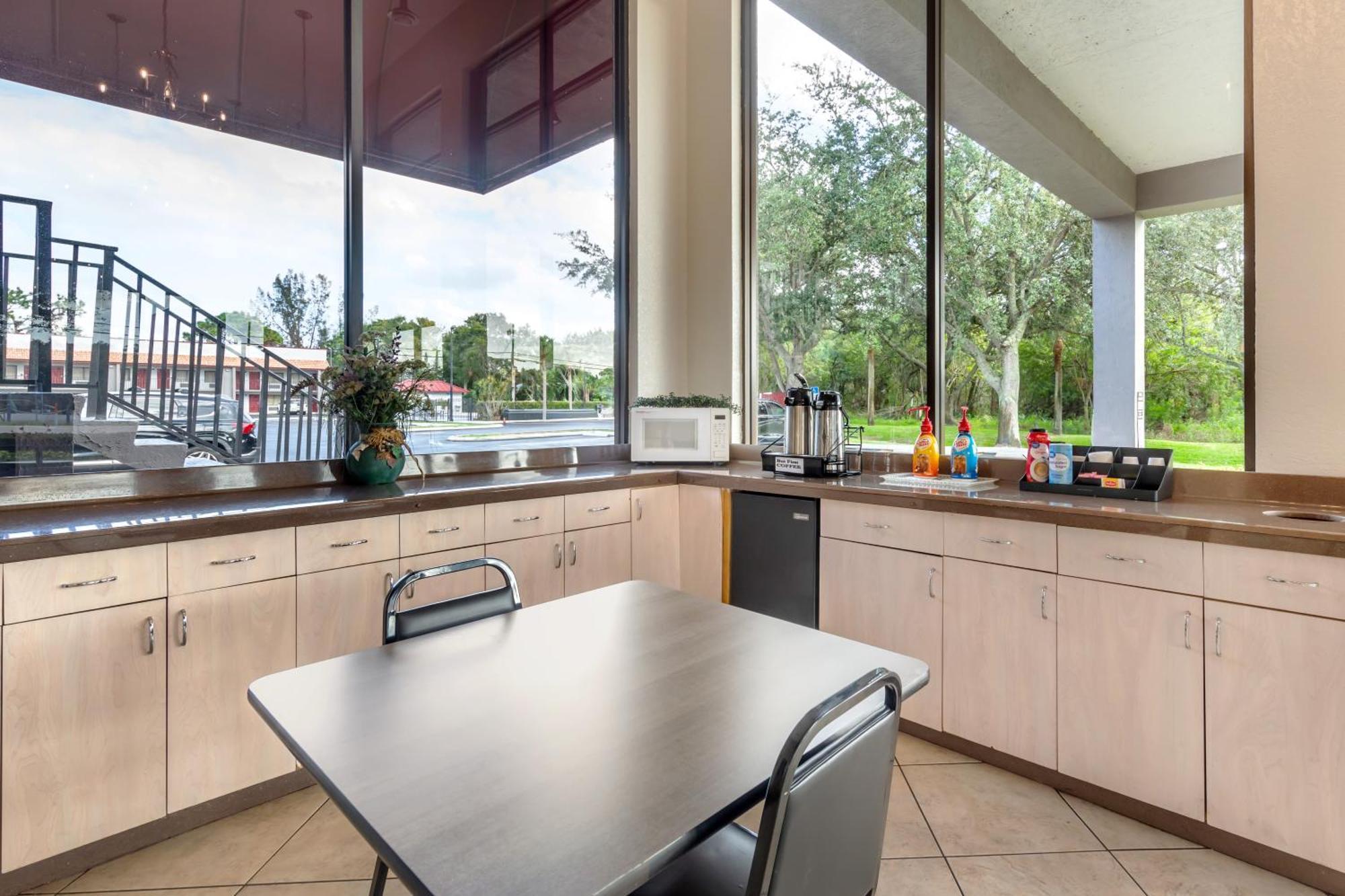 Red Roof Inn Ft Pierce Fort Pierce Εξωτερικό φωτογραφία
